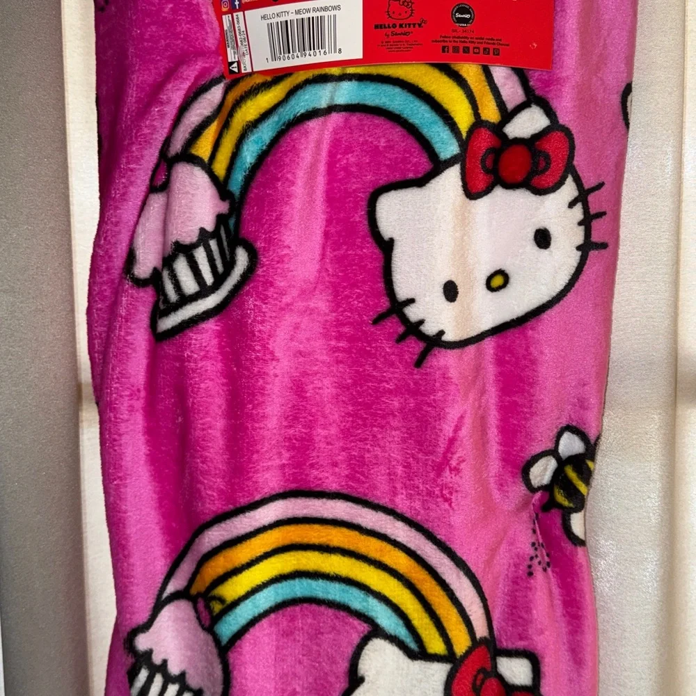 HELLO KITTY THROW (MEOW RAINBOWS)